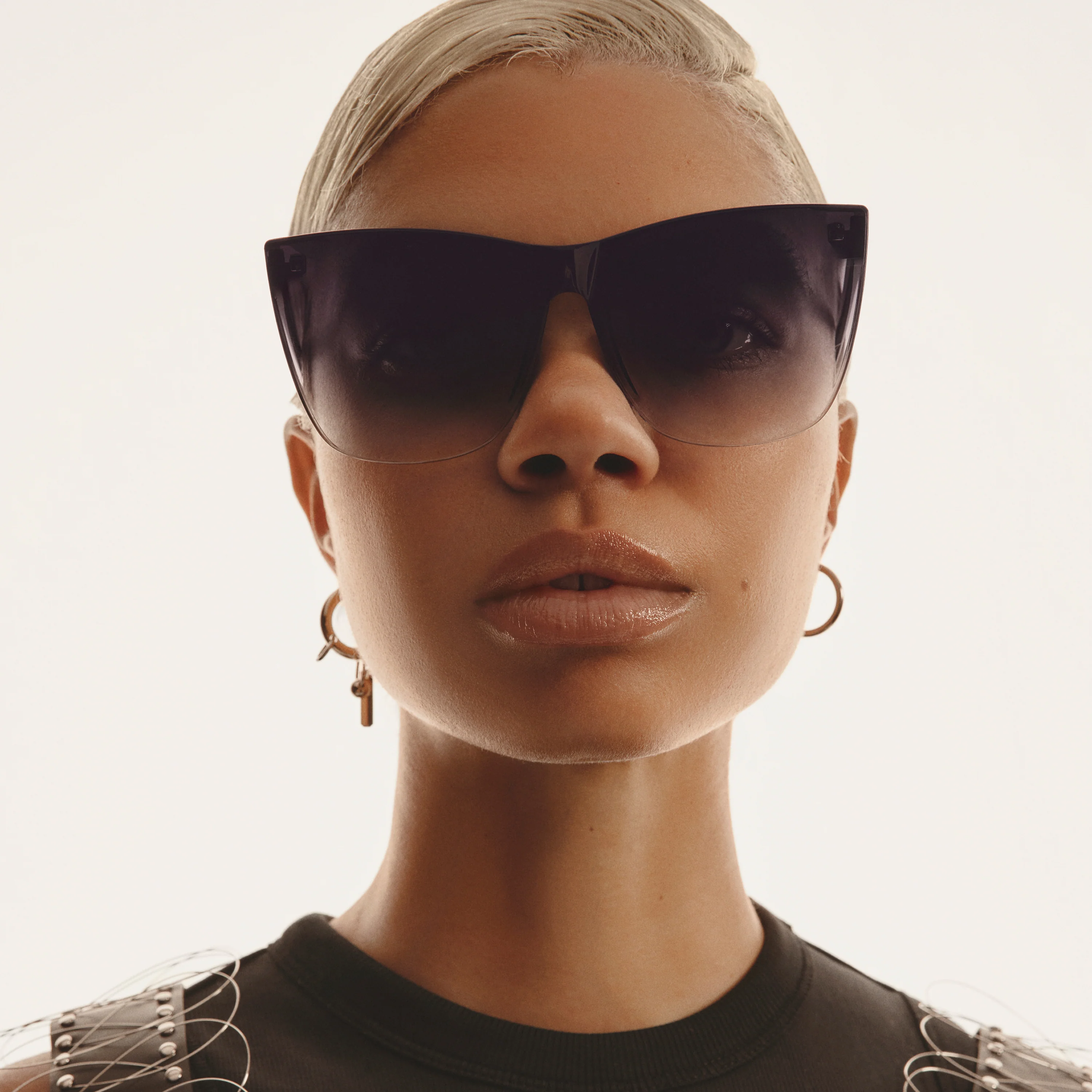 COME THRU - Image 12